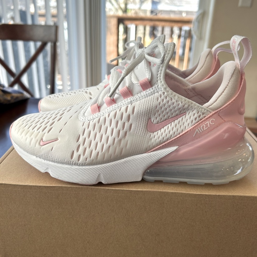 Nike Max Air 270- White/Pink, Size 7 Women’s